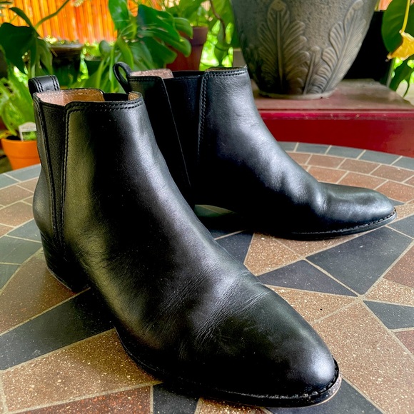 Madewell Shoes - Madewell Ankle Chelsea Boots Size 7 in Black Leather